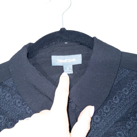 ModCloth Black Lace Front Collared Tank Top Size Small - Picture 3 of 6